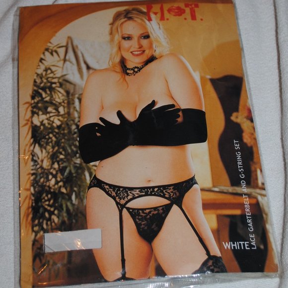 NIB  PLUS SZ  WHT, GARTERBELT & G STRING SET - Picture 1 of 2